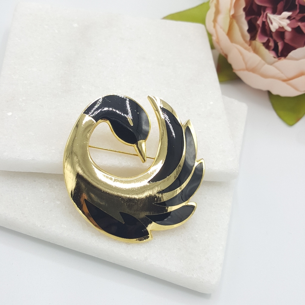 ✔️RARE Gold & Black Swan Fish & Crown Brooch